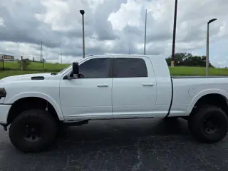 Ram 2500 2019 4x4 Laramie 4p Camión Mega Cub 6,3 ft. SB Cabina Grande