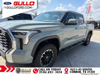 Toyota Tundra 2022 4x4 SR5 4p CrewMax Cab Pickup SB