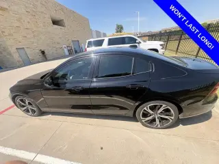 Volvo S60 2023 AWD B5 Plus Tema Oscuro 4p Sedan