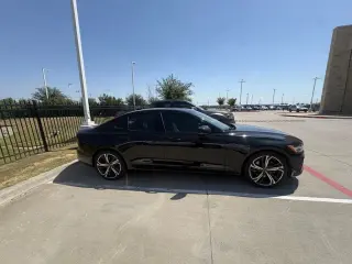 Volvo S60 2023 AWD B5 Plus Tema Oscuro 4p Sedan