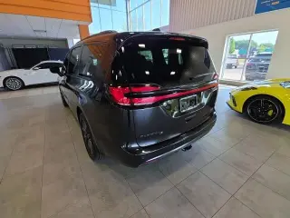 Chrysler Pacifica 2021 AWD Limited 4dr Mini-Van