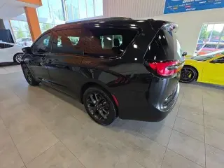 Chrysler Pacifica 2021 AWD Limited 4dr Mini-Van