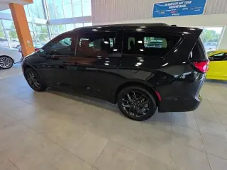 Chrysler Pacifica 2021 AWD Limited 4dr Mini-Van