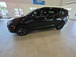 Chrysler Pacifica 2021 AWD Limited 4dr Mini-Van