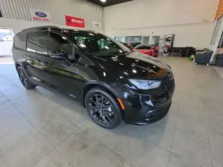 Chrysler Pacifica 2021 AWD Limited 4dr Mini-Van