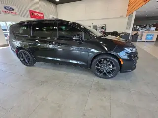 Chrysler Pacifica 2021 AWD Limited 4dr Mini-Van