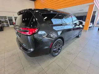 Chrysler Pacifica 2021 AWD Limited 4dr Mini-Van
