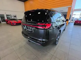 Chrysler Pacifica 2021 AWD Limited 4dr Mini-Van