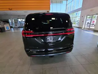 Chrysler Pacifica 2021 AWD Limited 4dr Mini-Van