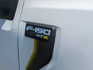 Ford F-150 2024 4x2 STX 4p SuperCrew 5.5 pies SB
