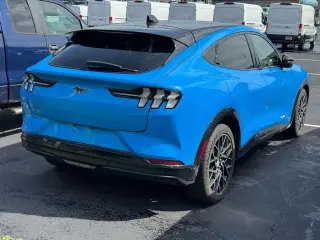 Ford Mustang Mach-E 2022 Premium 4p SUV