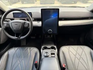 Ford Mustang Mach-E 2023 Select 4p SUV