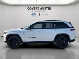 Jeep Grand Cherokee 2022 4x2 Laredo 4p SUV (lanzamiento a mediados del año)