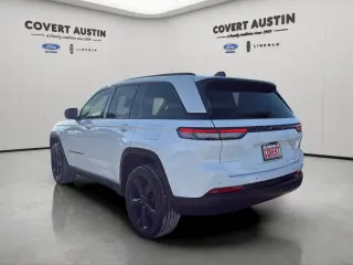 Jeep Grand Cherokee 2022 4x2 Laredo 4p SUV (lanzamiento a mediados del año)