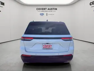 Jeep Grand Cherokee 2022 4x2 Laredo 4p SUV (lanzamiento a mediados del año)