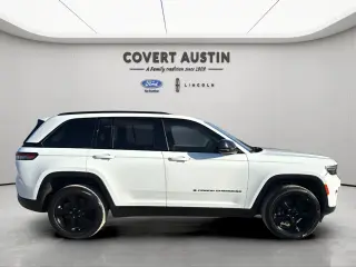 Jeep Grand Cherokee 2022 4x2 Laredo 4p SUV (lanzamiento a mediados del año)