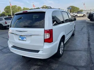 Chrysler Town and Country 2016 Touring 4dr Mini-Van