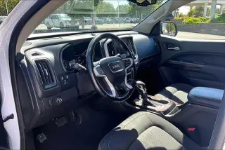 GMC Canyon 2022 4x2 Elevation 4p. Cabina Crew 5 pies de caja corta