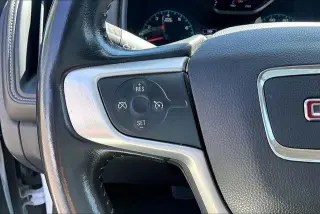 GMC Canyon 2022 4x2 Elevation 4p. Cabina Crew 5 pies de caja corta
