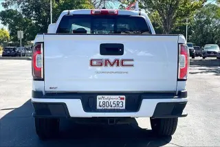 GMC Canyon 2022 4x2 Elevation 4p. Cabina Crew 5 pies de caja corta