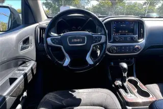 GMC Canyon 2022 4x2 Elevation 4p. Cabina Crew 5 pies de caja corta