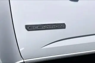 GMC Canyon 2022 4x2 Elevation 4p. Cabina Crew 5 pies de caja corta