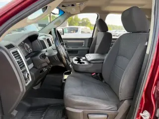 Ram 1500 Classic 2019 4x4 Warlock 4p. Cabina de Tripulante 5,5 pies de Caja Corta Pickup