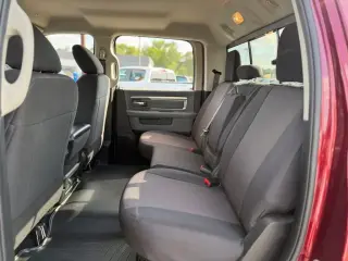Ram 1500 Classic 2019 4x4 Warlock 4p. Cabina de Tripulante 5,5 pies de Caja Corta Pickup