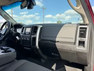Ram 1500 Classic 2019 4x4 Warlock 4p. Cabina de Tripulante 5,5 pies de Caja Corta Pickup