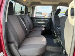 Ram 1500 Classic 2019 4x4 Warlock 4p. Cabina de Tripulante 5,5 pies de Caja Corta Pickup