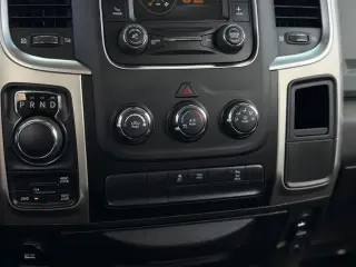 Ram 1500 Classic 2019 4x4 Warlock 4p. Cabina de Tripulante 5,5 pies de Caja Corta Pickup