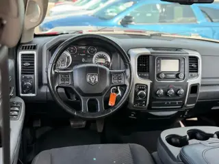 Ram 1500 Classic 2019 4x4 Warlock 4p. Cabina de Tripulante 5,5 pies de Caja Corta Pickup