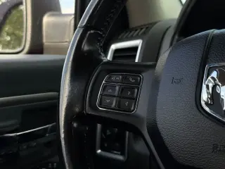 Ram 1500 Classic 2019 4x4 Warlock 4p. Cabina de Tripulante 5,5 pies de Caja Corta Pickup