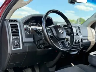 Ram 1500 Classic 2019 4x4 Warlock 4p. Cabina de Tripulante 5,5 pies de Caja Corta Pickup