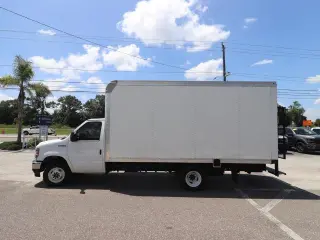 Ford E-Series 2024 E-350 SD 2dr 138 in. WB SRW Chasis Corto