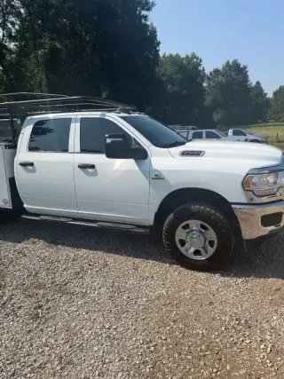 Ram 2500 2024 4x4 Tradesman 4p. Cabina de tripulación completa 8 ft. LB Camioneta