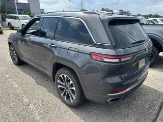 Jeep Grand Cherokee 2022 4x4 Overland 4p SUV (lanzamiento a mitad de año)
