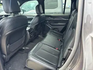 Jeep Grand Cherokee 2022 4x4 Overland 4p SUV (lanzamiento a mitad de año)
