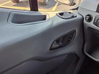 Ford Transit 2017 150 XL 3dr SWB Tech Bajo Tech de Pasajero con Puerta Corrediza Lateral del Pasajero