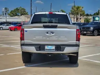 Ford F-150 2025 4x4 STX 4p SuperCrew 5.5 pies CB