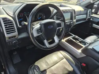 Ford F-250 Super Duty 2017 4x4 Platinum 4dr Crew Cab 6.8 ft. SB Camioneta