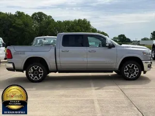 Ram 1500 2025 4x4 Laramie 4p Cabina Extendida 5.6 pies S Pickup
