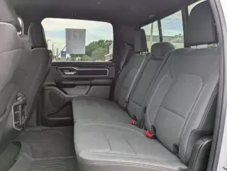 Ram 1500 2023 4x2 Lone Star 4p Cabina Completa de Tripulación 5.6 ft. SB Camioneta