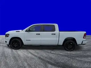 Ram 1500 2023 4x2 Lone Star 4p Cabina Completa de Tripulación 5.6 ft. SB Camioneta
