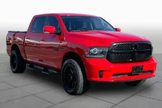 Ram 1500 2018 4x4 Night 4dr Crew Cab 5.5 ft. SB Camioneta