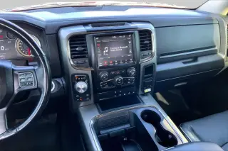 Ram 1500 2018 4x4 Night 4dr Crew Cab 5.5 ft. SB Camioneta