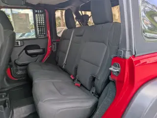 Jeep Wrangler Unlimited 2018 4x4 Sport 4dr SUV (lanzamiento a mitad de año)