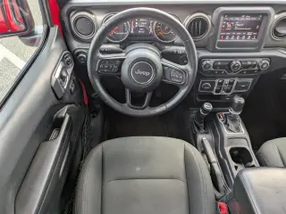 Jeep Wrangler Unlimited 2018 4x4 Sport 4dr SUV (lanzamiento a mitad de año)