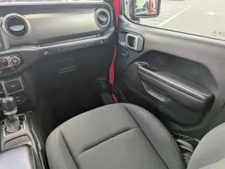 Jeep Wrangler Unlimited 2018 4x4 Sport 4dr SUV (lanzamiento a mitad de año)