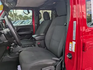 Jeep Wrangler Unlimited 2018 4x4 Sport 4dr SUV (lanzamiento a mitad de año)